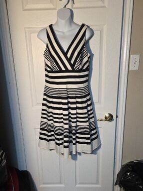 White House Black Market Black & White Striped V-Neck Fit & Flare Midi Dress Sz8